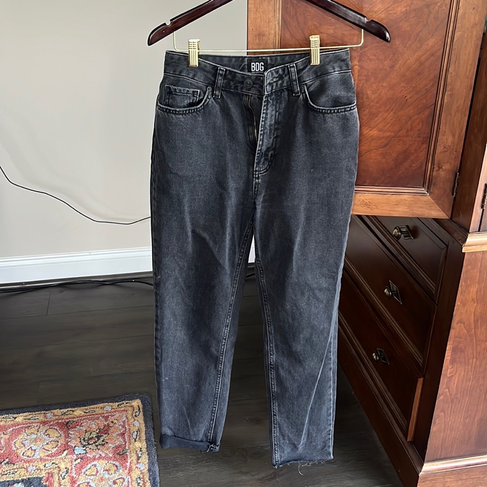 BDG by Urban Outfitters size 27 dark wash high rise mom jeans